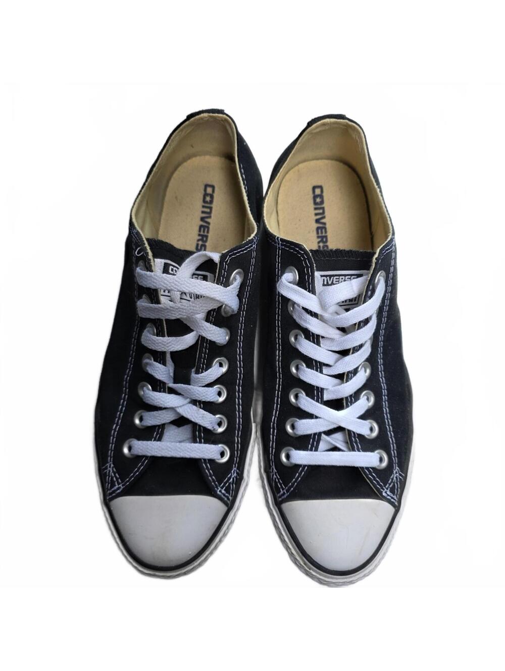 Converse All Stars Low Top Lace Up Sneakers  Black And White  Size 9 Like New